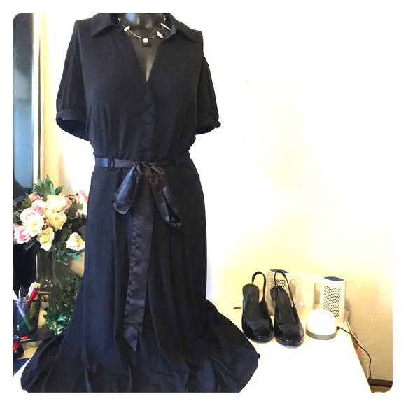 Avenue Dresses & Skirts - Avenue Black Front Pleated Dress